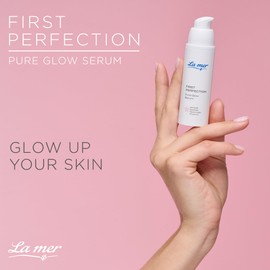 La mer First Perfection Pure Glow Serum - Works against the First Signs of Aging - Protects Against Oxidative Blue Light - Smooths Skin and Moisturises - Dry to Normal Skin - 30 ml