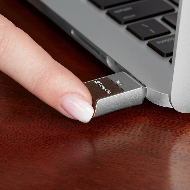 VERBATIM 128GB Fingerprint Secure USB 3.0 Flash Drive – Silver