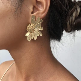 FDEETY Earrings Vintage Flower Stud Earrings Exaggerated Oversized Daisy Earrings Jewellery Gifts for Women and Girls, Metal
