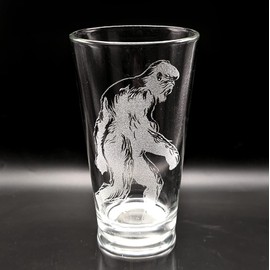 SASQUATCH BIGFOOT Engraved Pint Glass | Great Gift Idea for Big-Foot Yeti Sasquatch Hunters & Enthusiasts