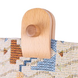 4 Large Wooden Quilt Hanger for Wall for Display – Adjustable Blanket & Rug Clips with Anti-Slip Serrated Grip, No-Drill Wall Mount Tapestry Clamps for Throws, Carpet, Textile Art (Natural Beech)