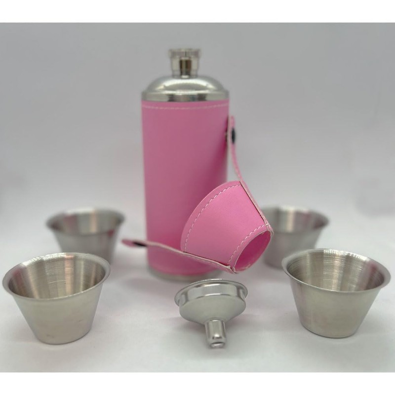 Giggle Golf 8 oz Pink Flask With 4 Shot Glasses