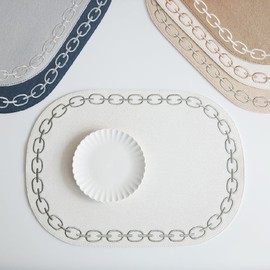 Artepele artificial leather oval chain embroidery table mats 2 pieces, brown brown_white (gray stitch)white (gray stitch) / 아르떼펠레 인조가죽 오발 체인자수 테이블 매트 2장, 브라운브라운_화이트(그레이스티치)화이트(그레이스티치)