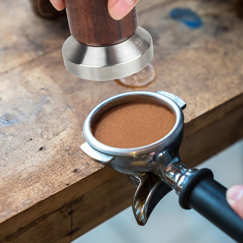 Doria Espresso Coffee Tamper with Walnut Handle - 58mm Portafilter