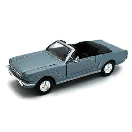 Motormax 1/24 Scale Diecast 1964 1/2 Ford Mustang Convertible in Color Light Blue