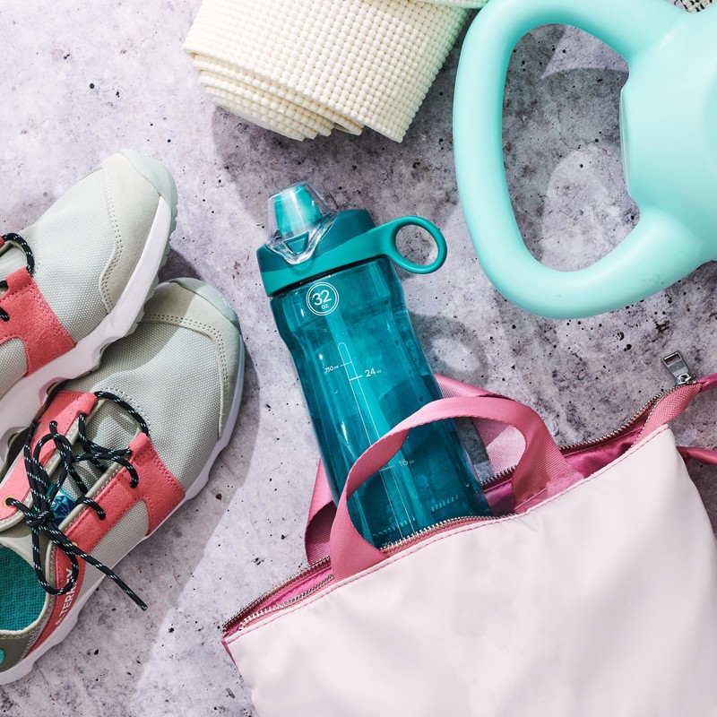 Pogo plástico sin BPA Botella de Agua con Tapa de