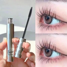 PAPABA The mascara is waterproof, long, curly, and has a natural base without smudging