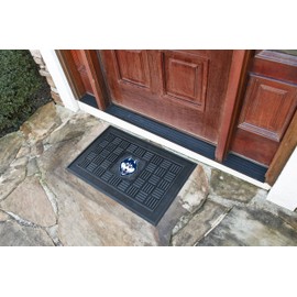 FANMATS 13267 UConn Huskies Heavy Duty Vinyl Medallion Outdoor Door Mat - 19.5in. x 31in.