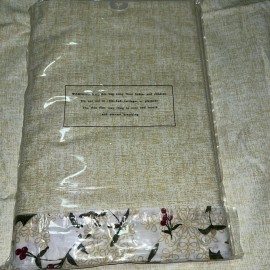 Jo-Ann Holiday Inspirations Beige Holly Berry Rectangle 60x84 Table Cloth Christmas NEW