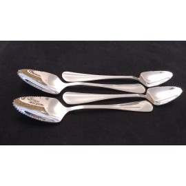 Unbranded 6 1/2 " Grapefruit Spoon Stainless Steel Dessert Spoon Serrated Edge lot of Four