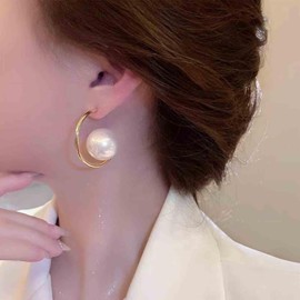 Aneneiceera Vintage Circle Pearl Earrings Gold Pearl Drop Earrings C Shape Stud Earrings Bridal Pearl Geometric Earrings Jewelry for Women and Girls (Gold)