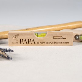 HOFMEISTER® Wasserwaage mit Gravur aus Buchenholz – witziges Geschenk für Papa Männer Handwerker zum Vatertag oder Geburtstag, 15 cm