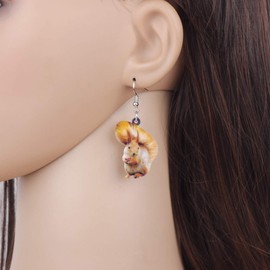 NEWEI - arete de ardilla de Navidad de acrílico para mujer, diseño de ardilla (amarillo), Acrílico, No es una piedra preciosa