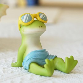 IZKOOKE Cute Phone Holder, Resin Phone Stand Cellphone Animal Desk Phone Stand for All Mobile Phones Stand Desk Ornaments (Frog)