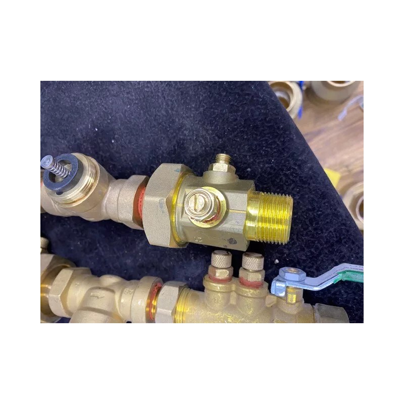 NexusValve assembly actuator head, union with ports, auto flow control