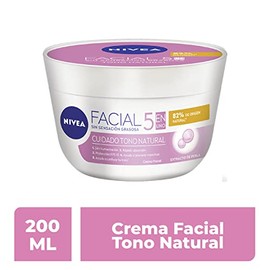 NIVEA Crema Facial Hidratante Aclarante 5 En 1 Aclarado Natural (200 ml), crema de sensación ligera y rápida absorción 24 horas de humectación sin sensación grasosa con FPS 15