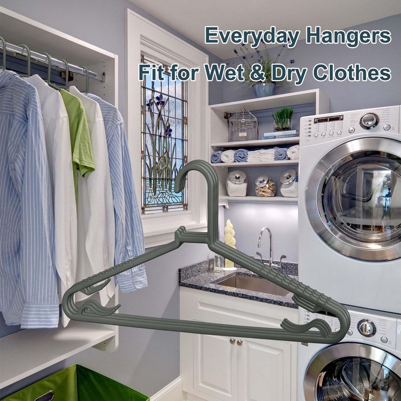 Byomostor Plastic Hangers 50 Pack, Light Weight Durable Clothes Hangers