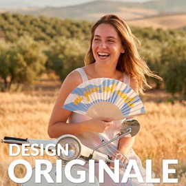 Fisura – Ventaglio originale con messaggio “Col vento”. Accessorio pieghevole in legno blu, ventilatore manuale leggero ideale per estate, spiaggia, vacanze o viaggio. Laccetto incluso 42,5 x 23 cm