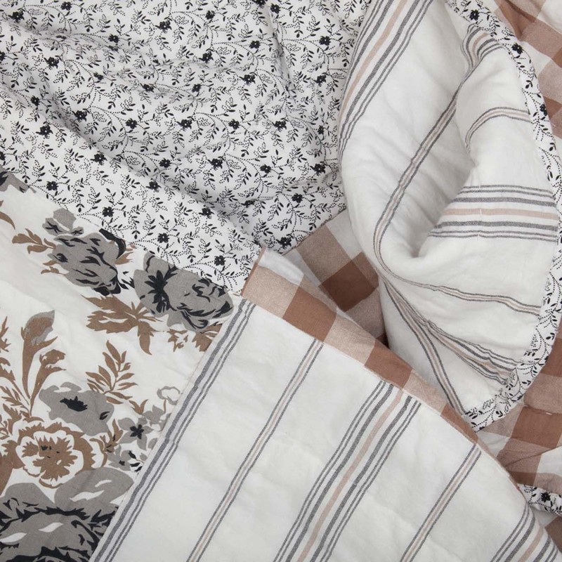 VHC Brands Annie Portabella Floral Patch Queen Quilt 90Wx90L