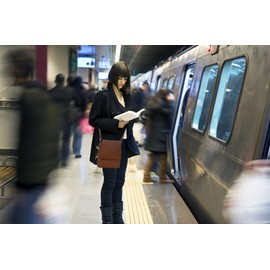 Catwalk Collection Handbags - Women's Leather Shoulder Bag - Crossbody Bag/Handbag Medium Size - Adjustable Removable Strap - Metro, red