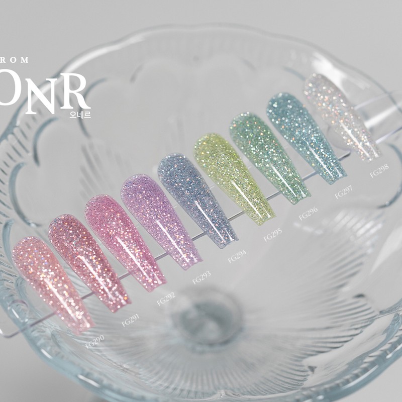 From the Nail Honor Reflective Glitter Gel 9-piece set /