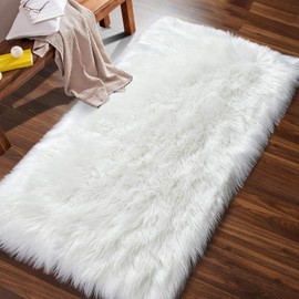 Small Fluffy Rugs, Faux Sheepskin Area Rug, White Faux Fur Rug, Washable Non Slip Soft Shaggy Rug, High Pile Rug Rectangular Fluffy Carpet, Bedside Rugs for Bedroom, Living Room (White, 60 X 90 CM)
