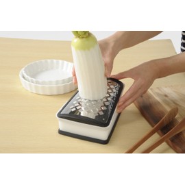Wada Shouten Professional Grater V with Drainer