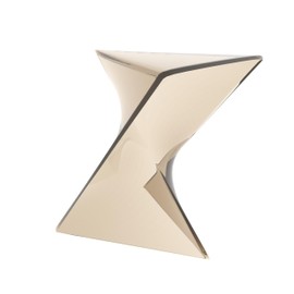 LeisureMod 15.75" Stackable Side Table Weather Resistant Versatile Plastic Triangular Accent End Table for Living Room, Backyard, or Lawn Randolph Series in Transparent Amber