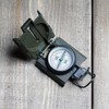 Levenhuk DC65 Allzweckkompass mit Schwimmender Zifferblattskala, Visierschlitz und Integrierter Beleuchtung