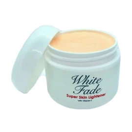 Jacvon LLC Skin Lightener Cream: Para Piel Morena o India  5oz unidad.