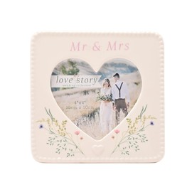 Love Story Mr & Mrs Ceramic Photo Frame – 4x4 Heart-Shaped Wedding Picture Frame | Floral Design Keepsake Gift for Couples, Engagements & Anniversaries | Romantic Home Decor