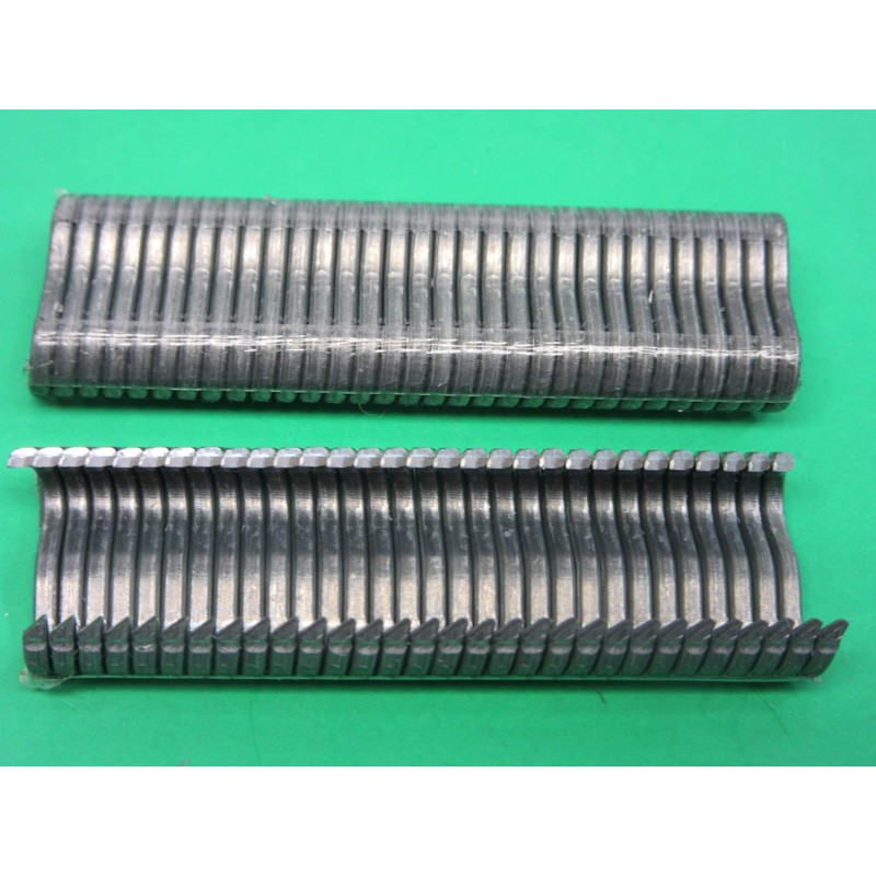 Spring loaded hog ring pliers with 600 galvanized rings for