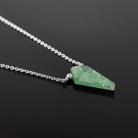 Gemsplace Natural Green Strawberry Kite Necklace, Healing Crystal Kite Gemstone Pendant Necklaces, Natural Spiritual Reiki Stone Jewelry for Friends