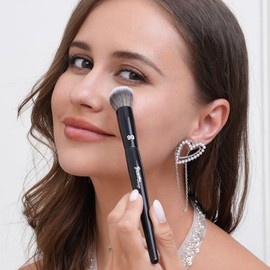 Bueart Design Brocha de maquillaje PRO Domed Highlight 90 con cerdas ultrasuaves para polvos, cremas o líquidos, base, bronceador