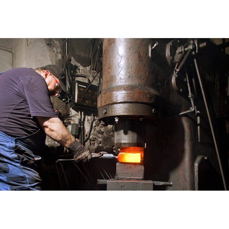 STILTREU Forged Weed Cutter with Ash Button Handle (48cm)