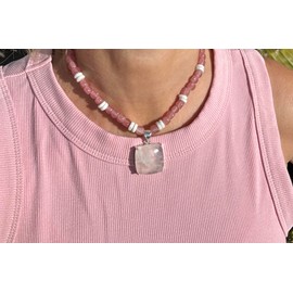 ETHNOS BARCELONA – Choker mit Mondstein und Silberanhänger. Länge: 39 cm.