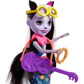 Mattel Enchantimals FRH41 - Themenpack Musikspaß mit Stinktiermädchen Sage Skunk Puppe und Tierfreund Caper