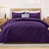 Exclusivo Mezcla Cal King Size Quilt Set with Modern Striped