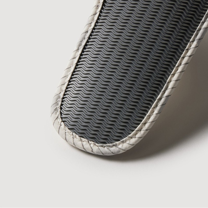 JAJU [JAJU] Crisscross Drawing Dot Living Room Slippers _230-245_Ivory