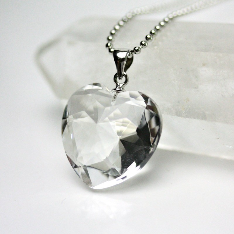 ［ ハッピーボム ］ 本水晶 ドリームキャッチャー ハート型 天然石 パワーストーン ペンダント ネックレス