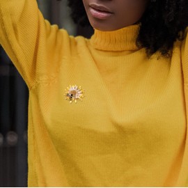 Flowers Bee Daisy Brooch Pin, Yellow Sun Flower Brooch.Charm Daisy Collar Pin Coat Collar Brooch for Women Girl Corsage Safety Pin (B)
