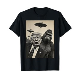 Funny trump bigfoot Selfie with UFOs Weird Alien T-Shirt