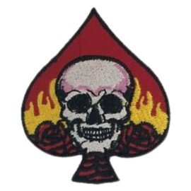 Bebuz Totenkopf auf Feuer im Pik-Ass Abzeichen Stickerei Bügelbilder für Kleidung Aufnäher Applikation für DIY Handwerk Denim Jacken Jeans Rucksäcke