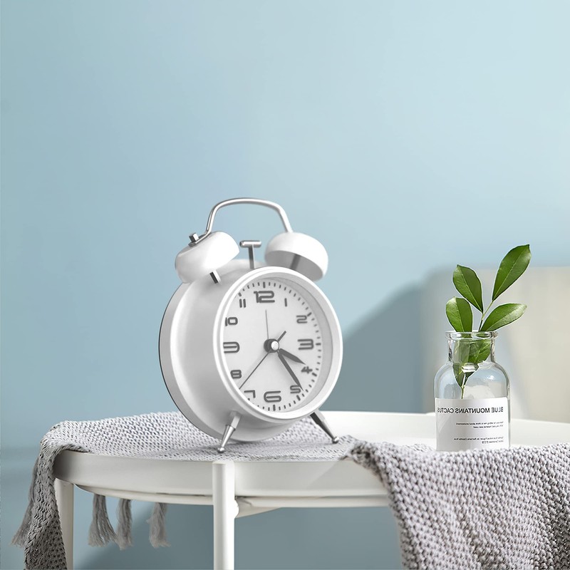 Yumyolk Classic Analogue Alarm Clock with Snooze Function, Vintage Quiet