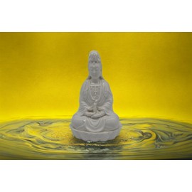 8.5" Fine Porcelain Ceramic Quan Yin Buddha Sitting on a Lotus Statue, Guanyin, Kwan Yin, Kuanyin, Goddess of Mercy, Dehua