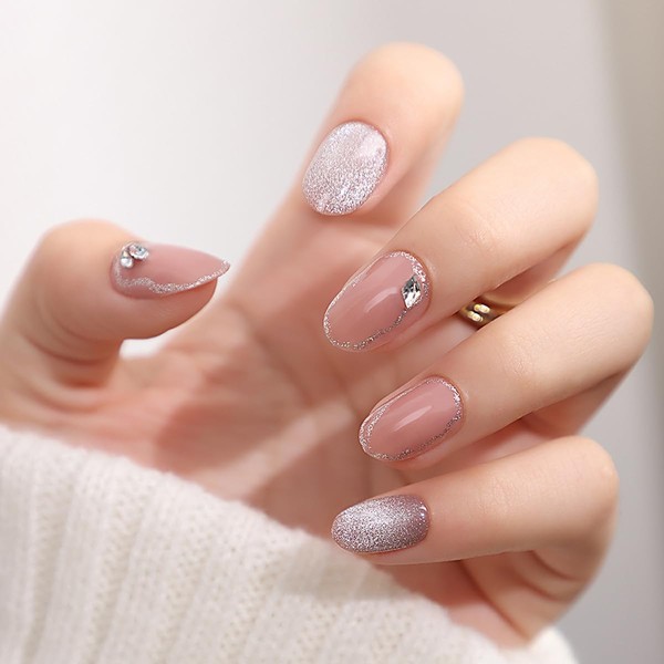 24Pcs Glitter Press on Nails Short Silver Cat Eye Glitter