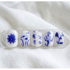 05:25AM, Cheonghwa |Korean traditional blue flower nail - almond / 05:25AM, 청화(靑華) | 한국 전통 청화 네일 - 아몬드