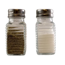 Classic Salt and Pepper Shaker Set (Clear Glass)