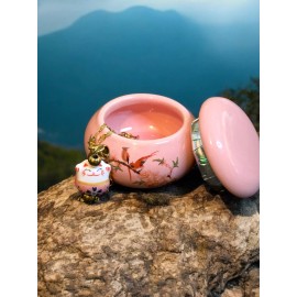 Hesstian 20 inch 18k gold plated chain with lucky cat. Porcelain box as a gift.