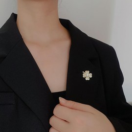 Four Leaf Clover Brooch Pin 14K Gold Plated Love Hearts Flower Faux Pearl Cubic Zirconia Pins Clip Lapel Shawl Sweaters Scarves Dress Corsage Brooches Pins for Women Girls Delicate Jewelry Gifts